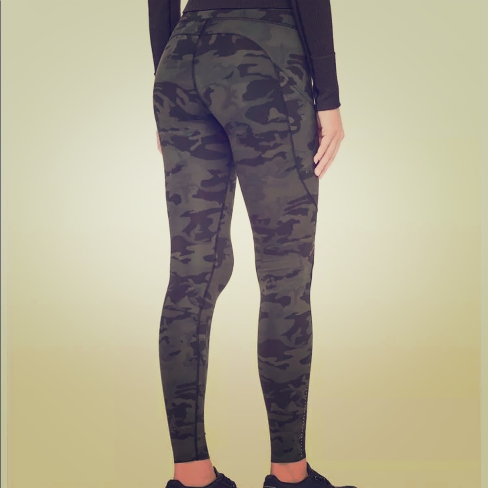Lululemon Fast Free size 4 Incognito Camo Gator